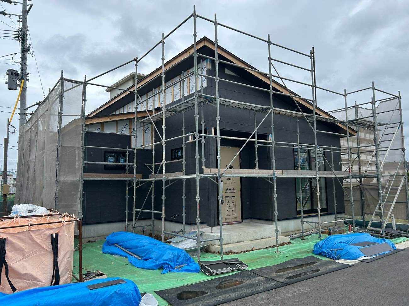 【新築】黒と白が際立つハイセンスな住まい(八女市)【施工進行中】