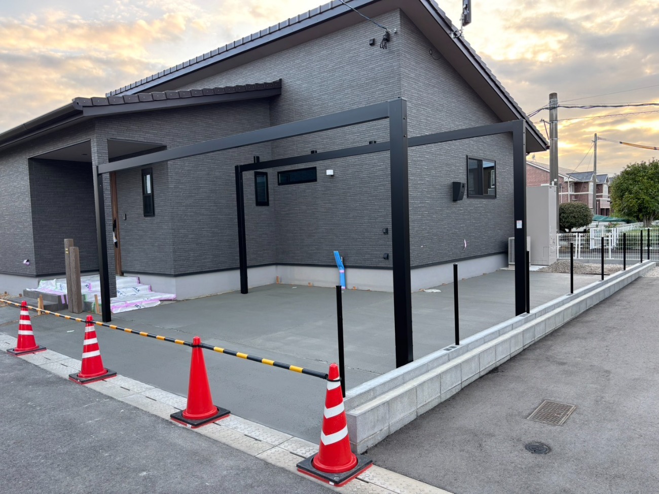 【新築】落ち着きをまとうグレーモダンのくつろぎの家(八女市)【施工進行中】