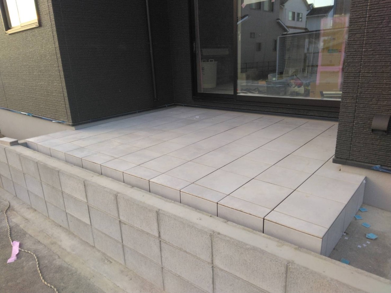 【新築】大理石調の床材とこだわりの照明が彩る家(八女市)【施工進行中】