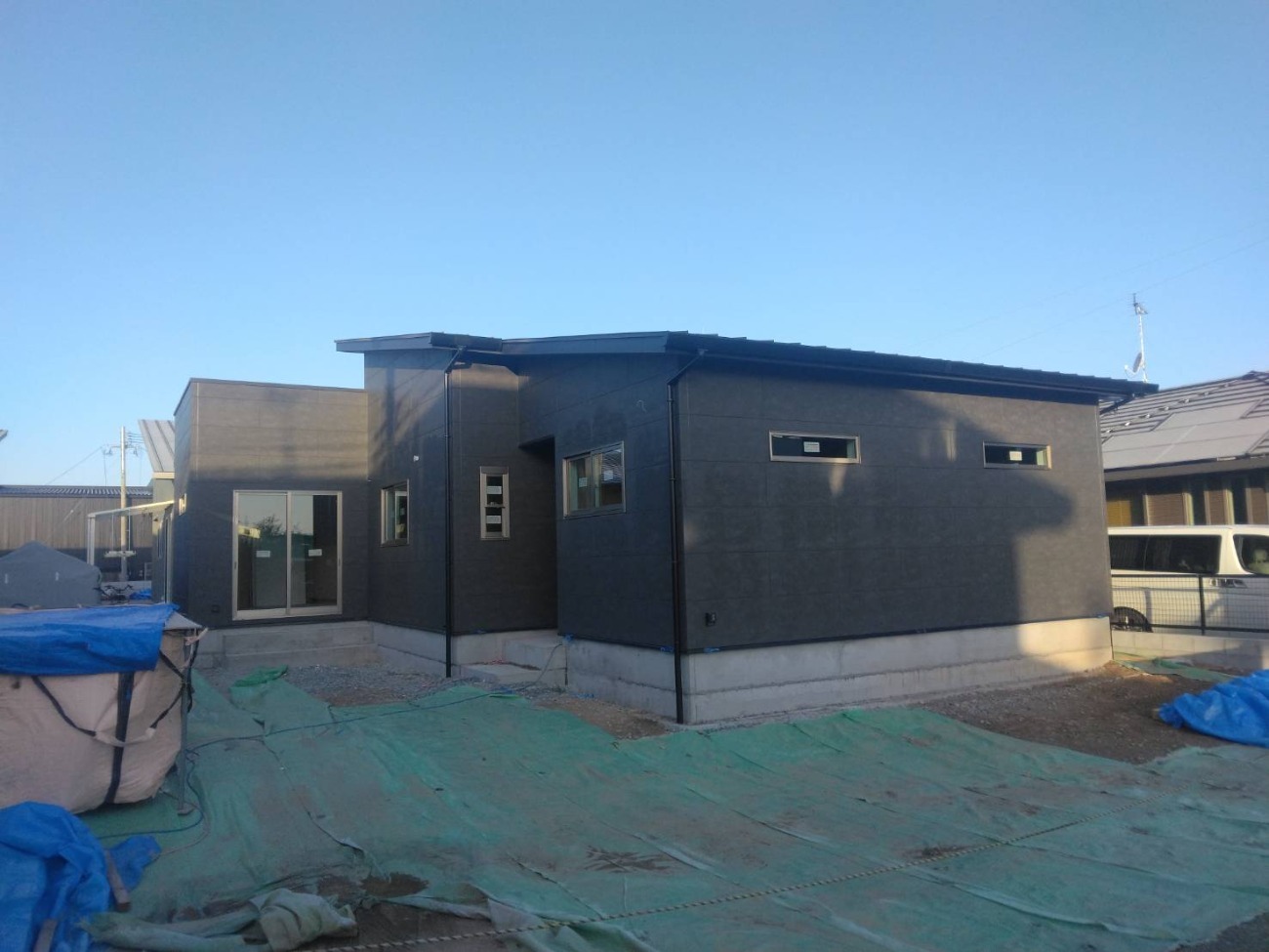 【新築】深みのあるブラウンに包まれるモダンな平屋(八女市)【施工進行中】